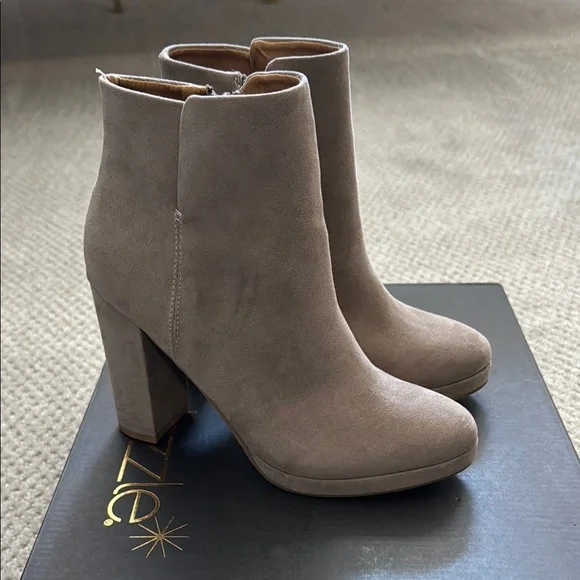 Lauren Conrad Booties - Taupe Suede Ankle Boots - Size 7 - Picture 3 of 9